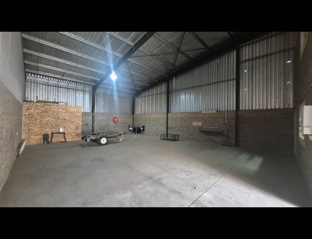 290M² WAREHOUSE FOR SALE IN APEX